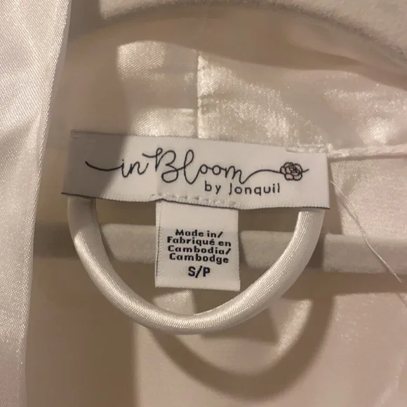 Bridal Robe - Picture 7 of 8